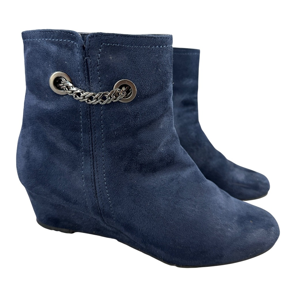 Impo Garson Navy Blue Faux Suede Wedge Ankle Boots‎ Chain Detail Size 6.5 Moto